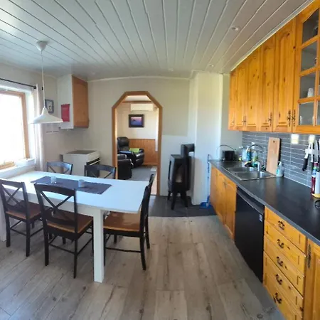 Grimsoy Lofoten House بيت للعطل